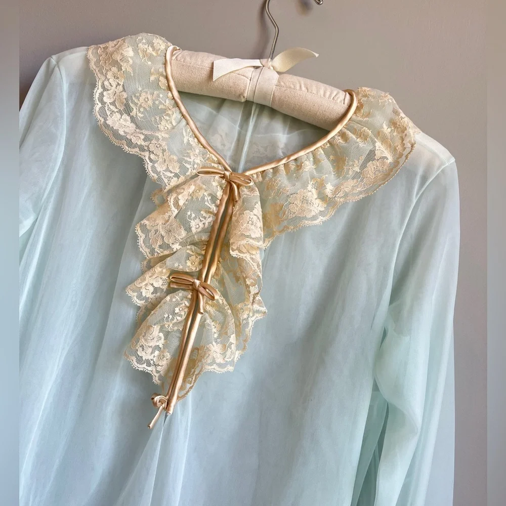Vintage Vanity Fair 1960’s Mint Blue peignoir negligée nightie/robe set - Picture 8 of 11